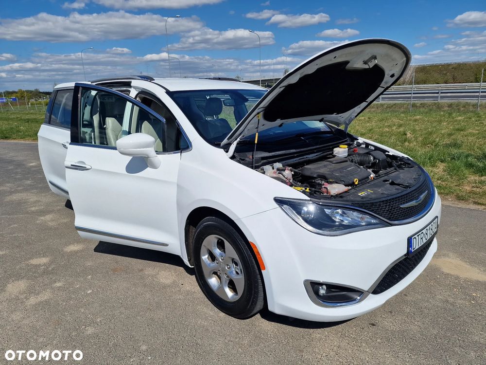 Chrysler Pacifica - 40