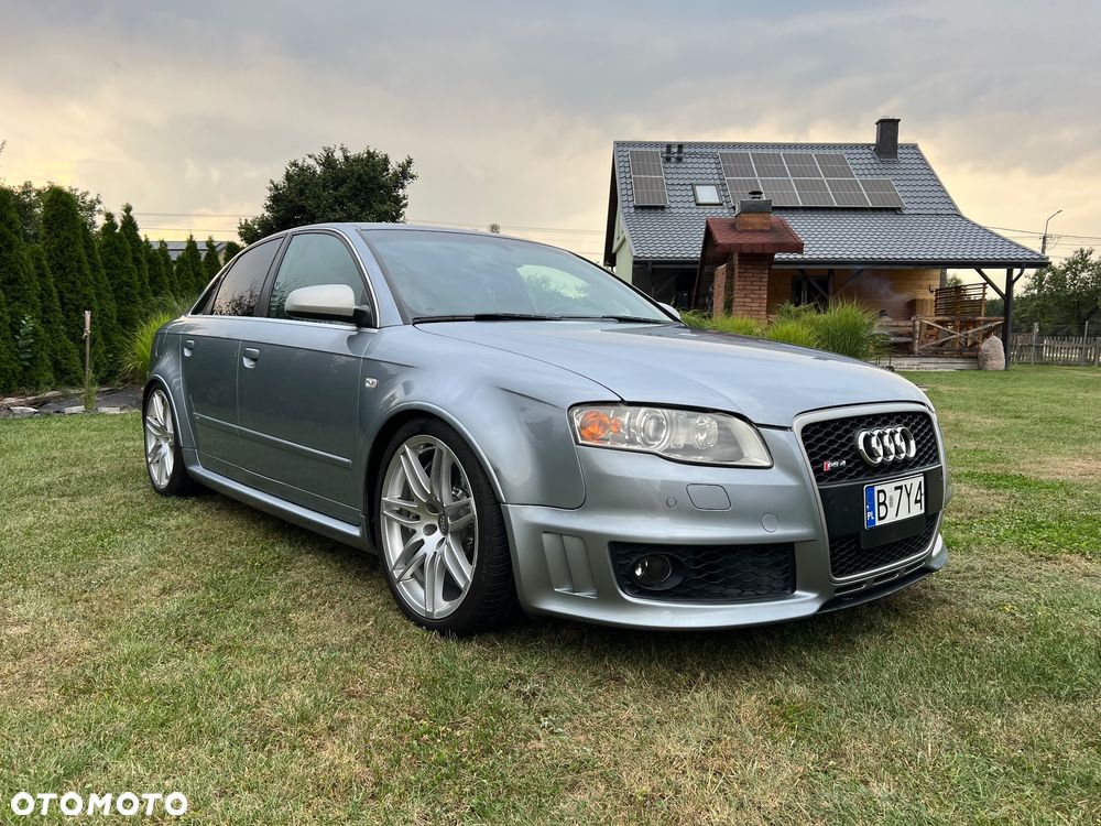 Audi RS4 Limousine - 8