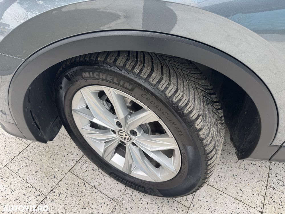 Volkswagen Tiguan - 32