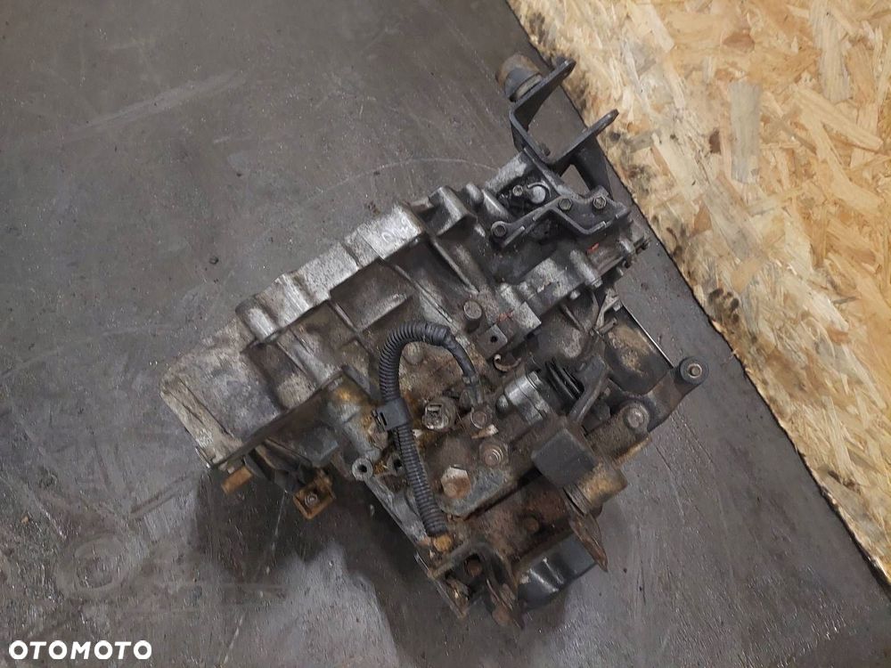 SKRZYNIA BIEGÓW TOYOTA COROLLA VERSO II 2.0 D4D - 5