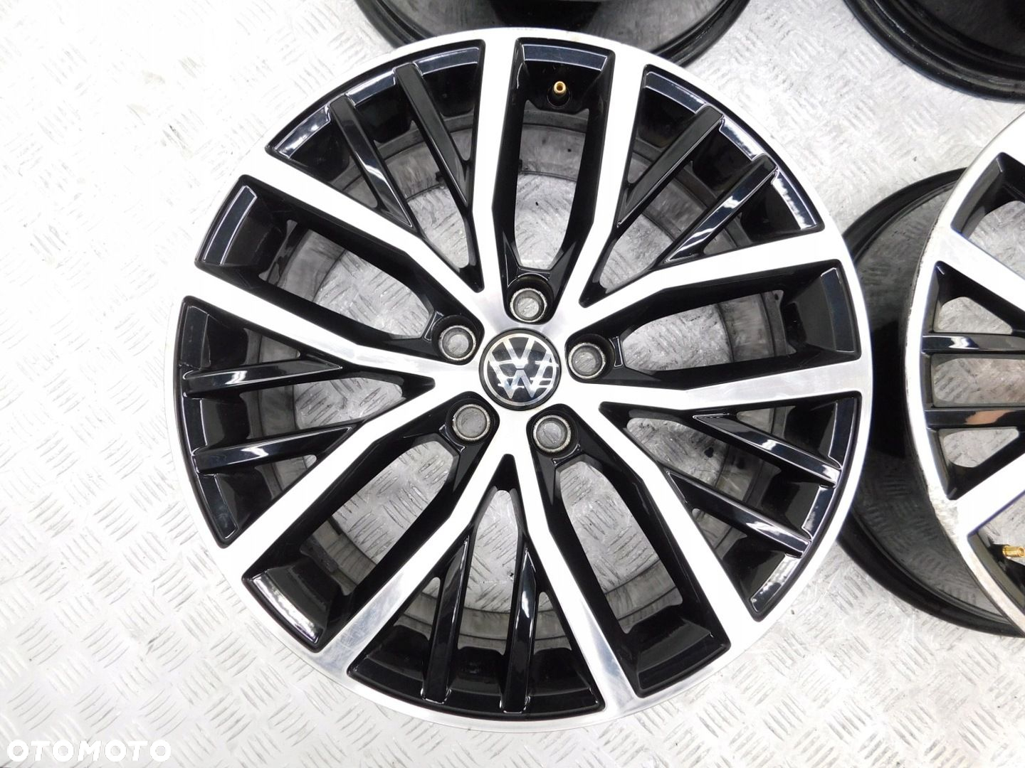FELGI ALUMINIOWE 5x100 7,5jx17 - VW POLO 6R 6C GTi R-line - 2