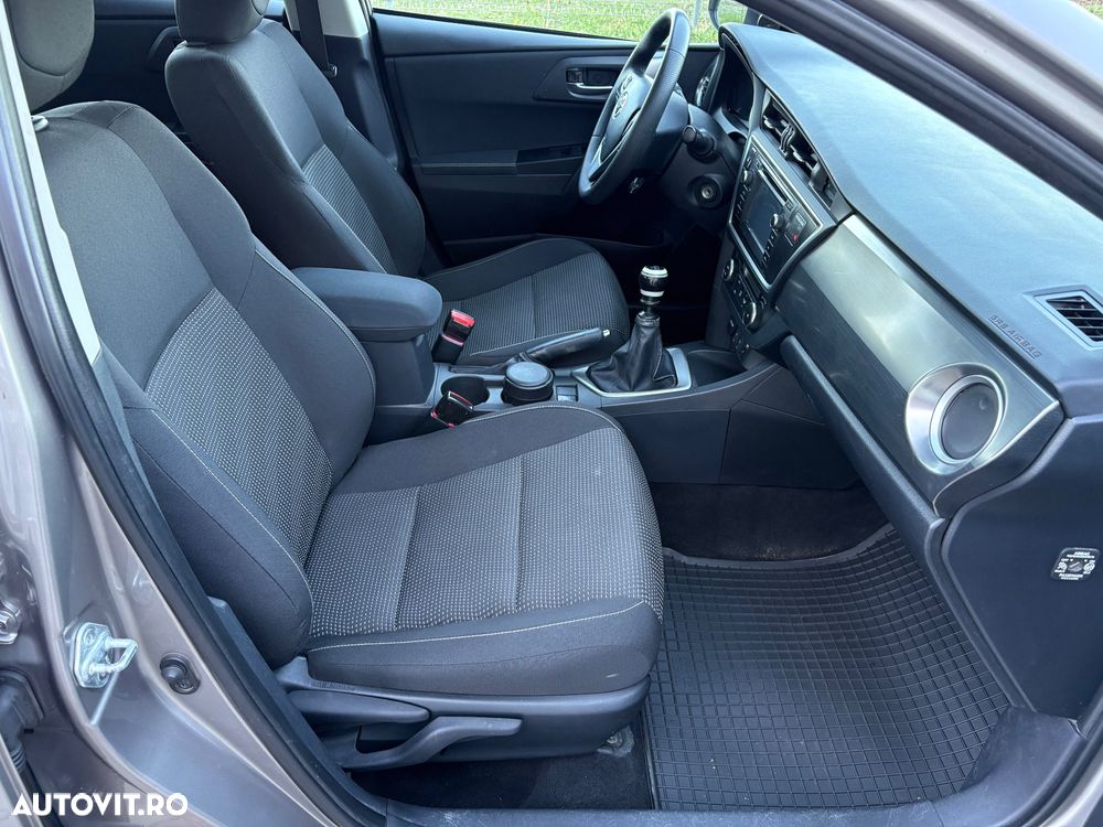 Toyota Auris 2.0 D-4D Edition - 8