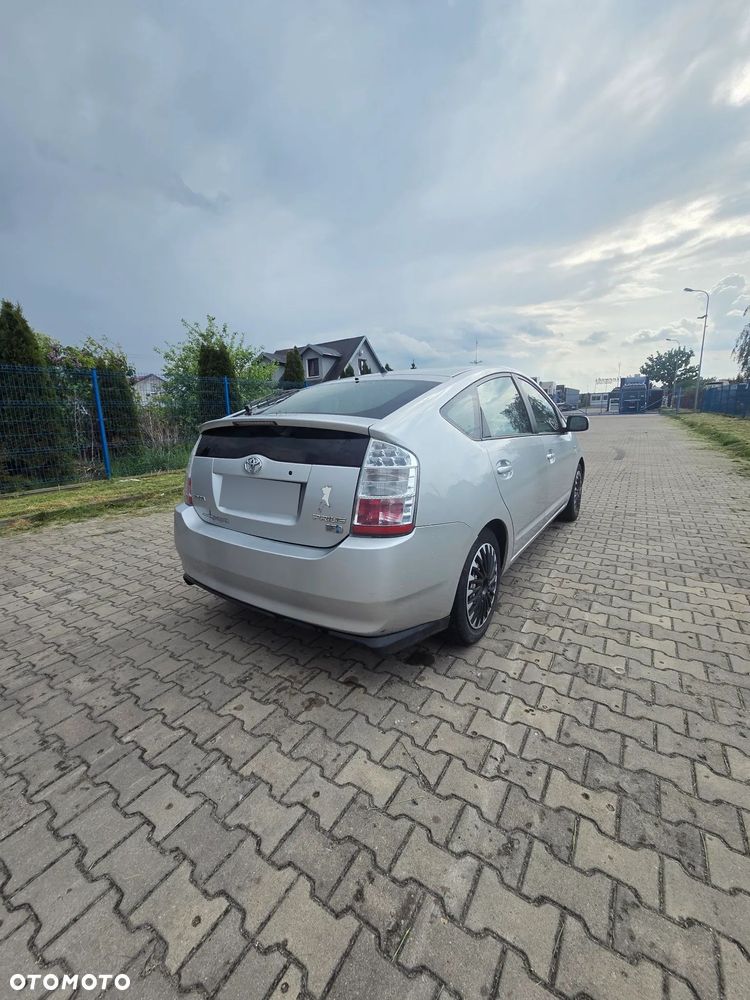 Toyota Prius 1.5 VVT-i Prestige - 4