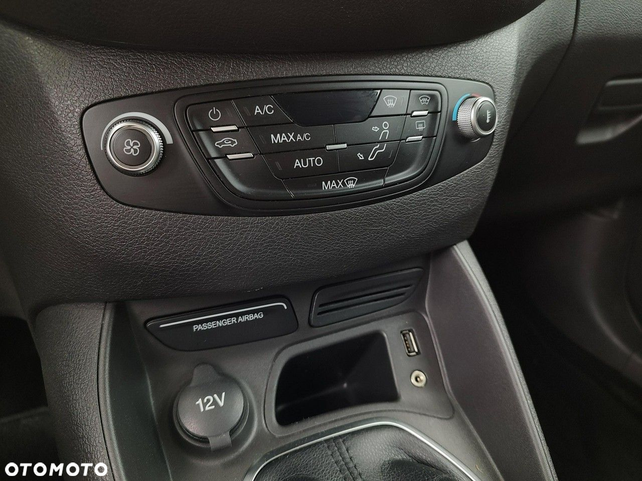 Ford Tourneo Courier - 25