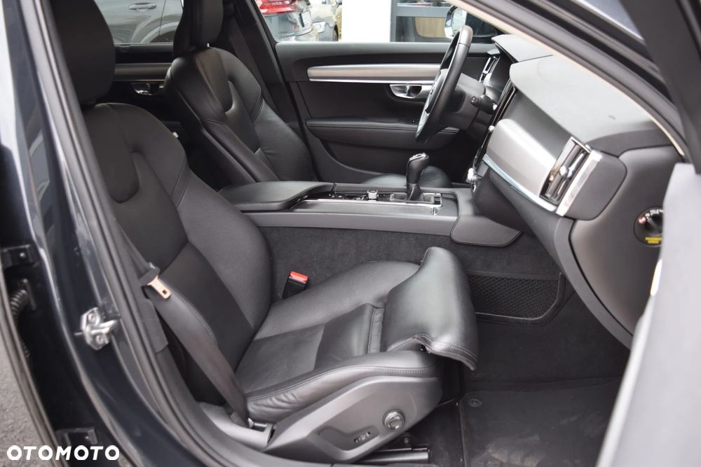 Volvo V90 D3 Momentum Pro - 40