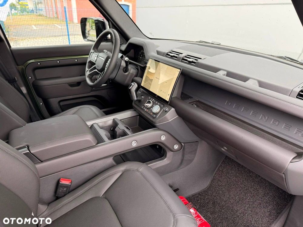Land Rover Defender - 12