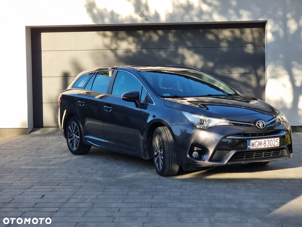 Toyota Avensis 2.0 D-4D Premium - 2