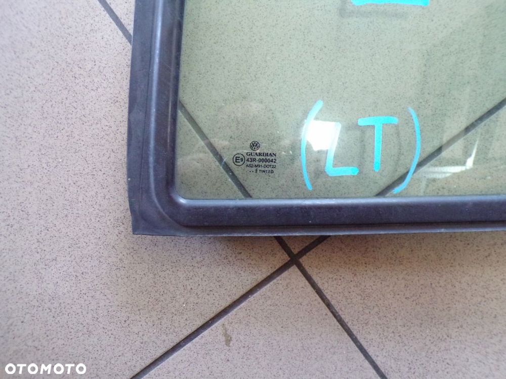 VW LT 96-06r SZYBA Z DRZWI PRZEDNICH LEWYCH Z USZCZELKĄ ZIELONA - 4