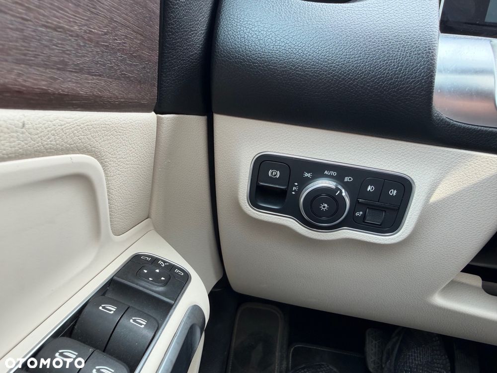 Mercedes-Benz GLB 250 4Matic 8G-DCT Progressive - 17