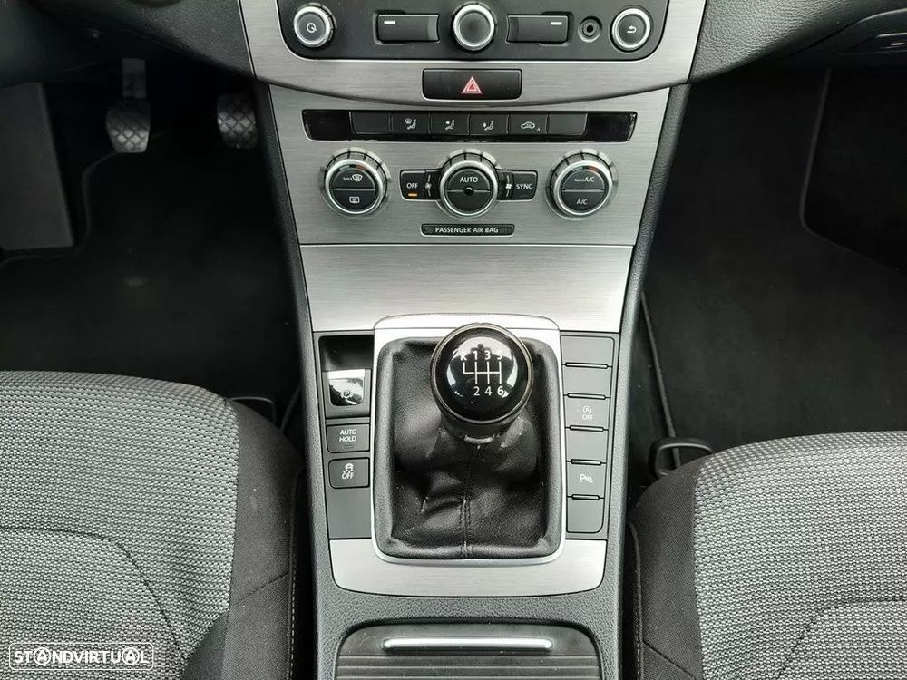 VW Passat 1.6 TDI BlueMotion - 23