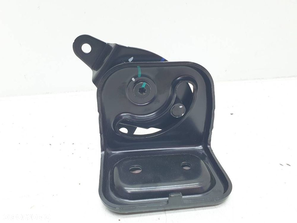 ZAWIAS TYŁ PRAWY KANAPY FOTELA BAIC BEIJING 7 2024