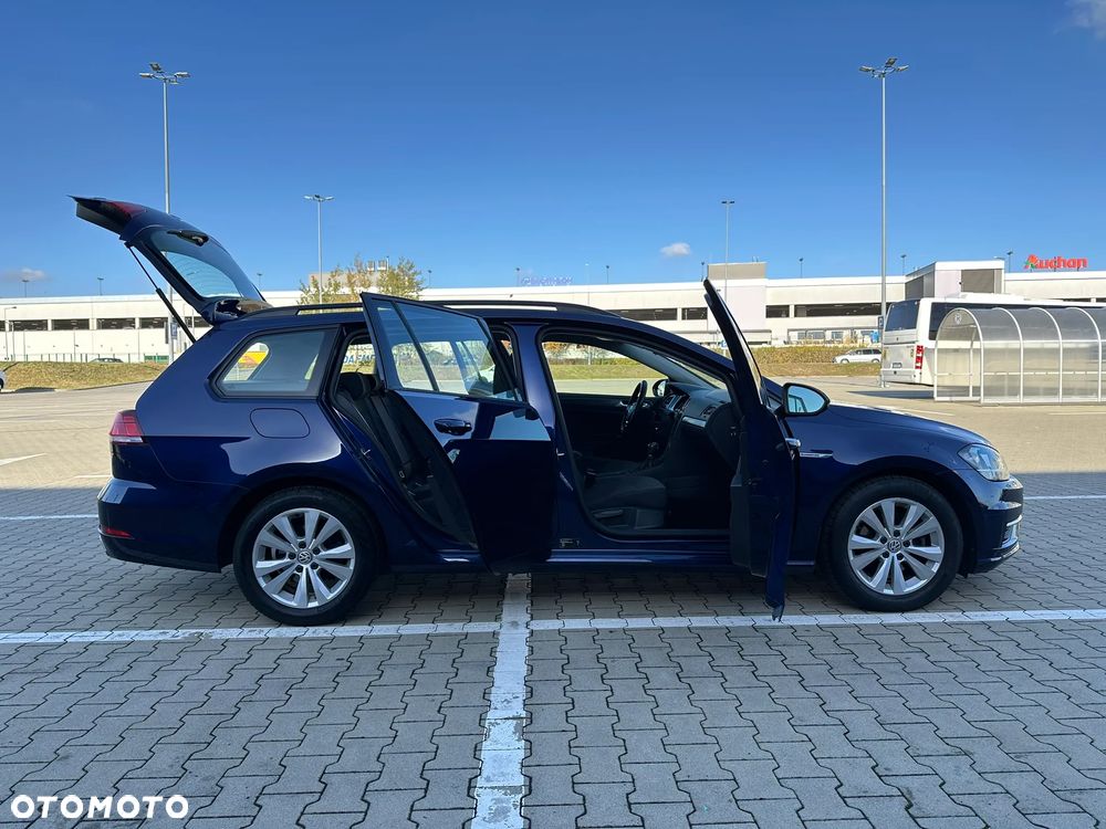 Volkswagen Golf - 10