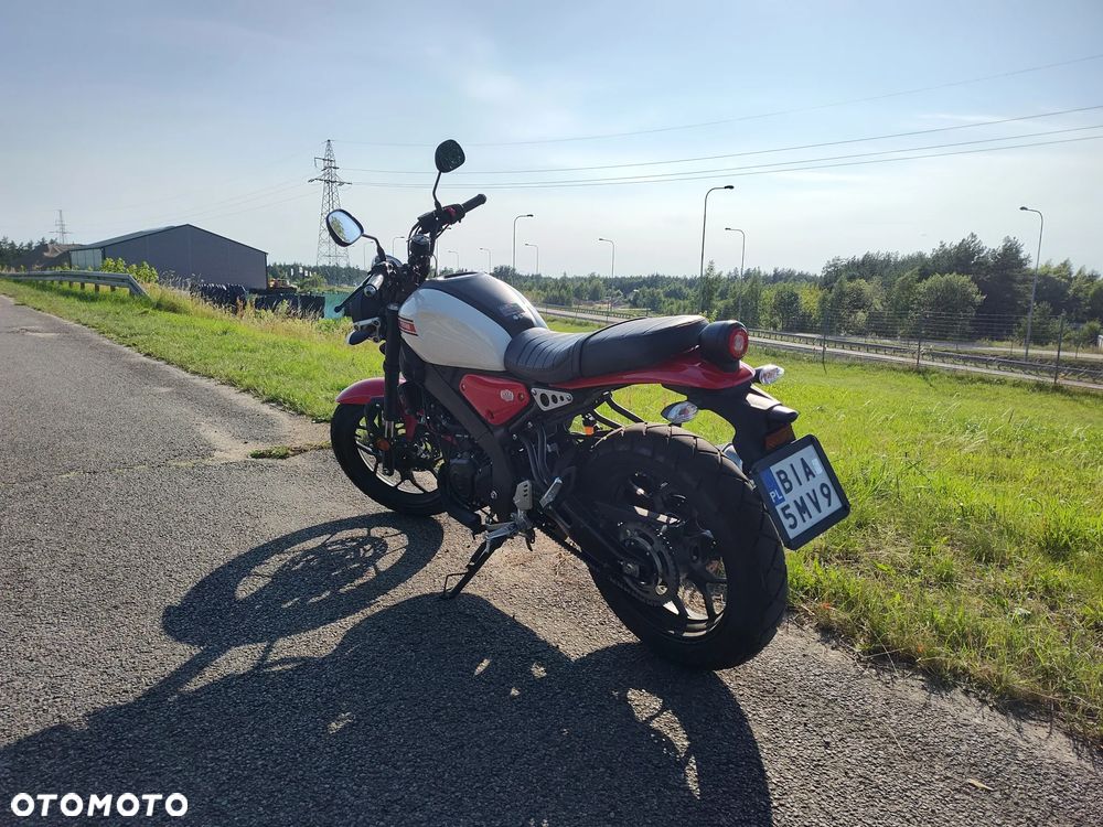 Yamaha XSR - 16