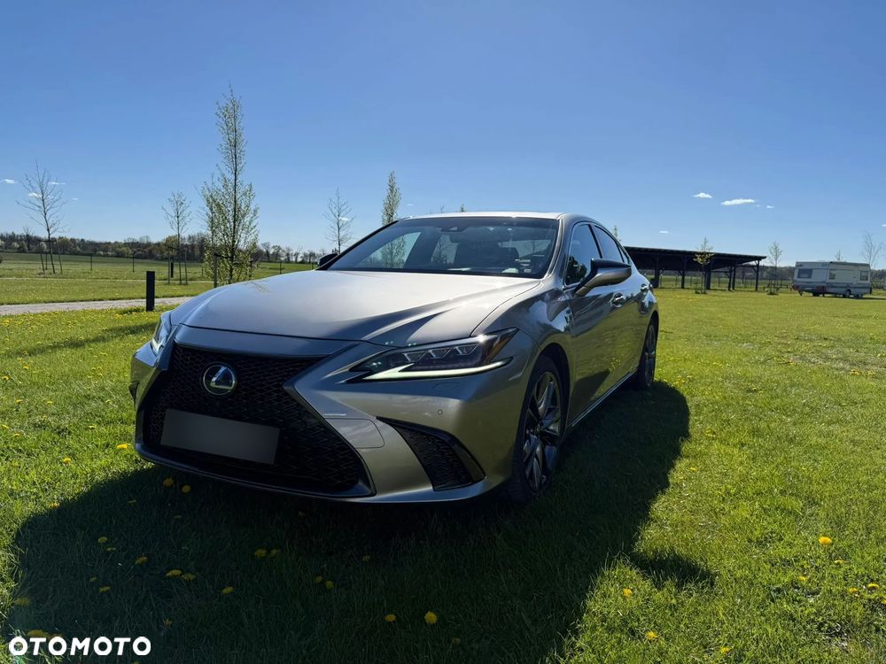 Lexus ES 300h F Sport - 1