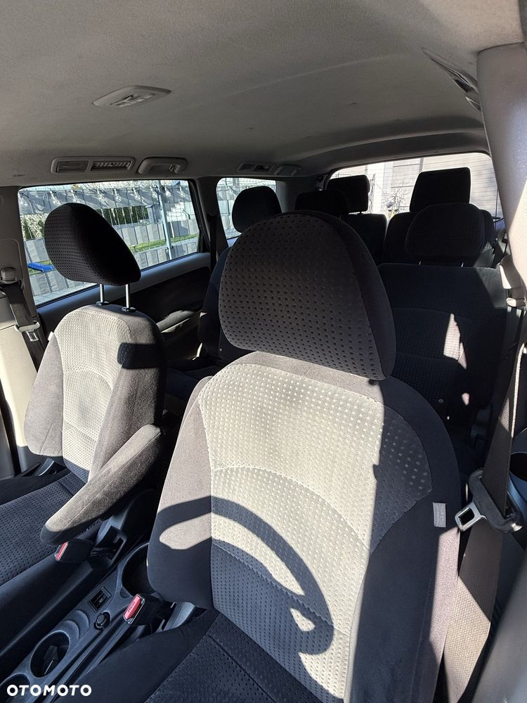 Mitsubishi Grandis - 6