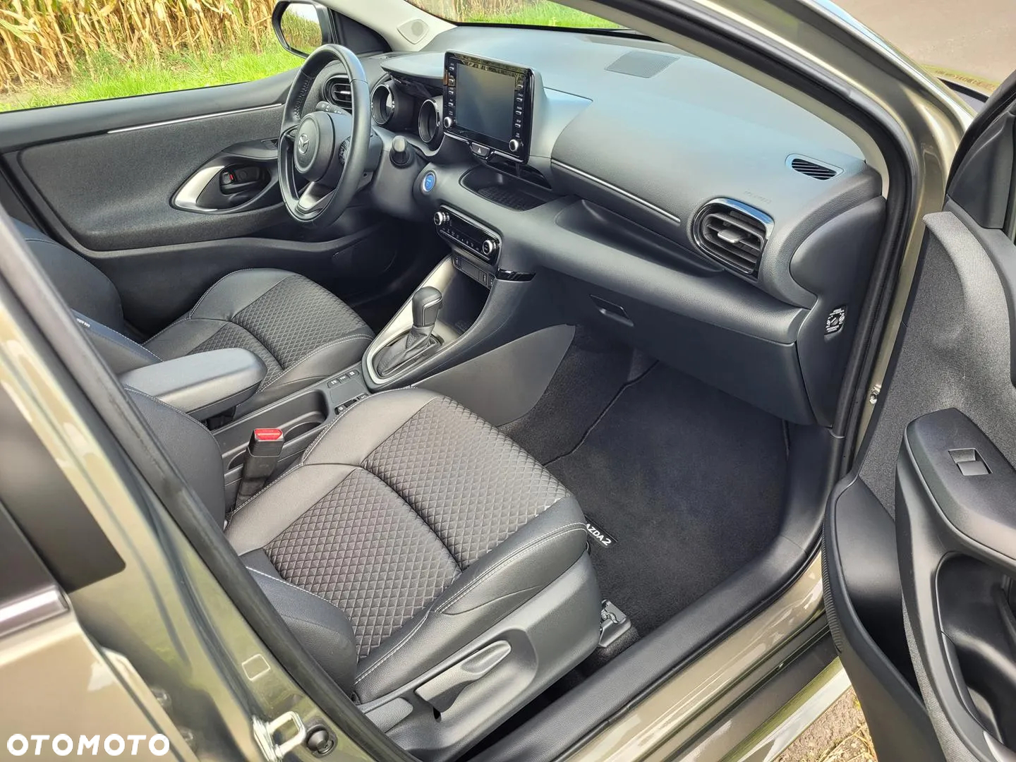 Mazda 2 Hybrid - 11