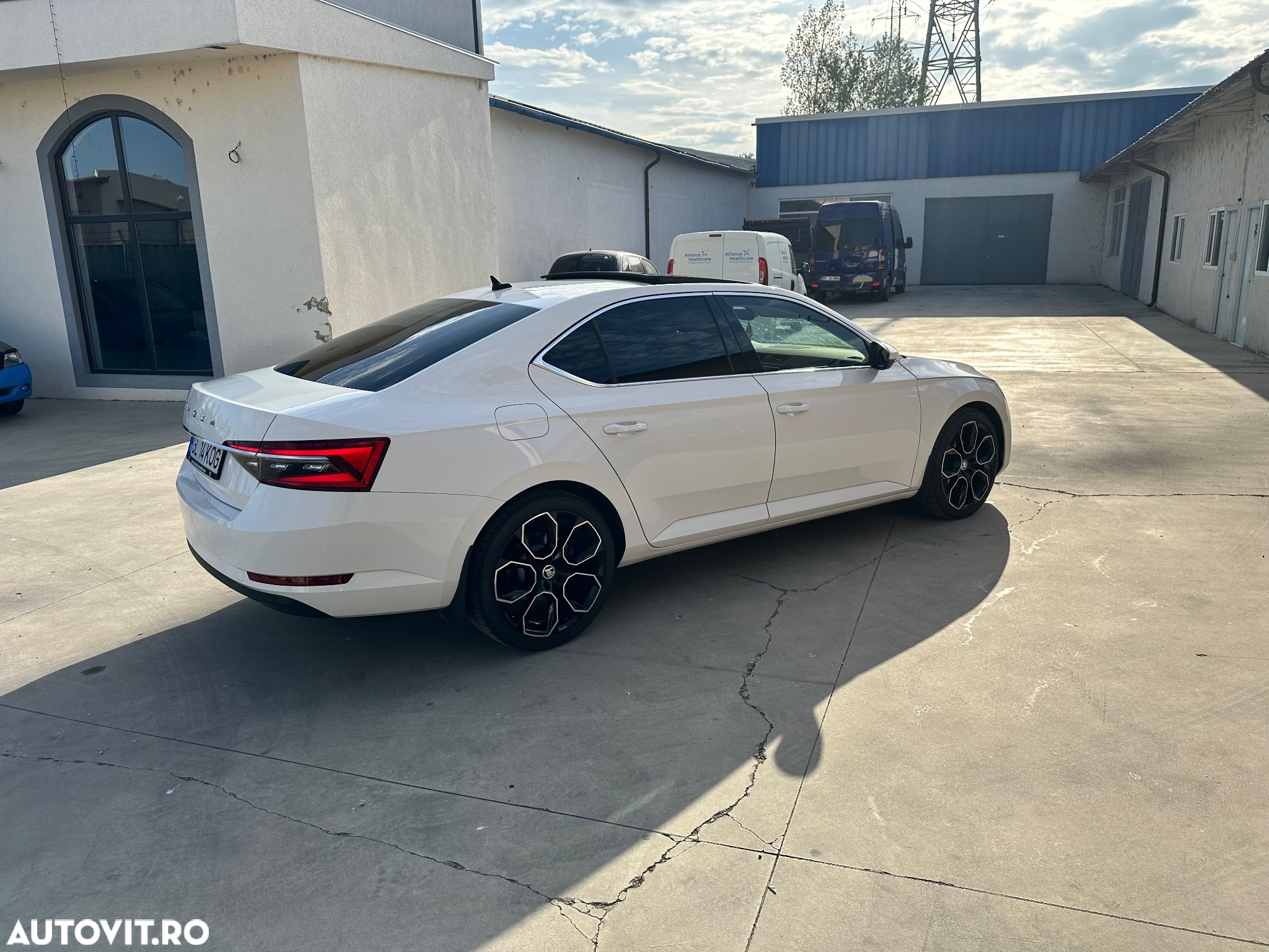 Skoda Superb 2.0 TDI SportLine - 4