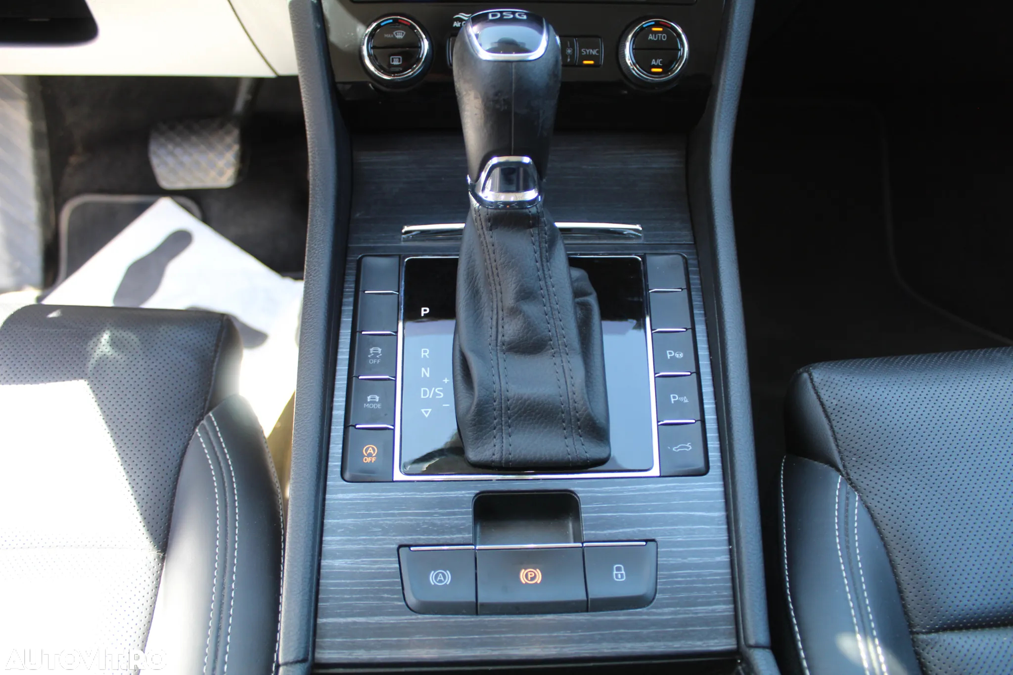 Skoda Superb Combi 2.0 TDI DSG Style - 23