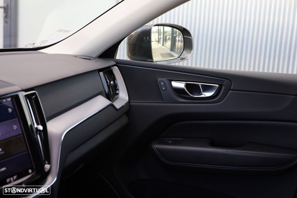 Volvo XC 60 2.0 B4 Momentum Plus - 13