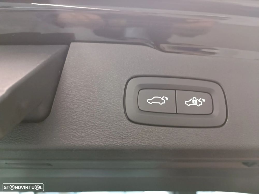 Volvo V60 2.0 B4 Plus Dark Auto - 9