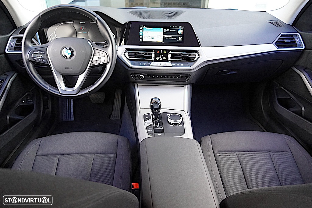 BMW 330 e Touring Auto - 32