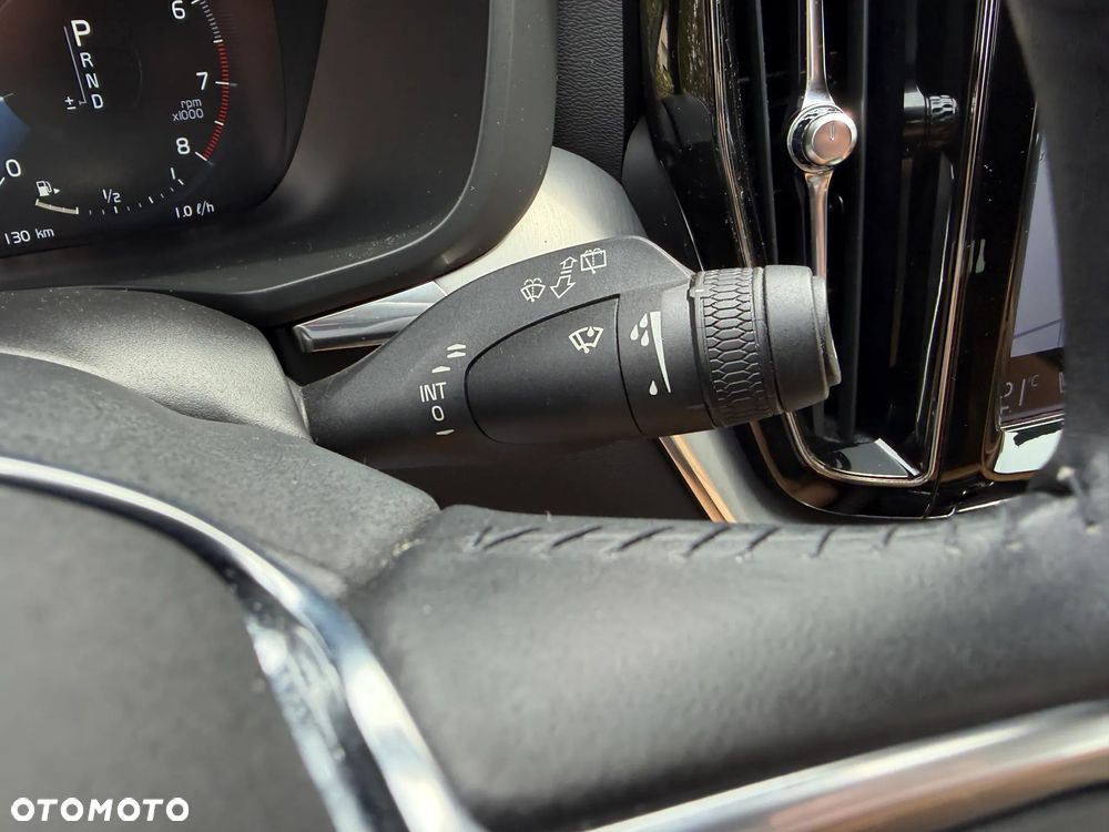 Volvo XC 60 T4 Momentum Pro - 24