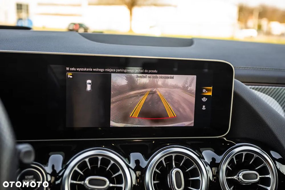 Mercedes-Benz GLA - 29