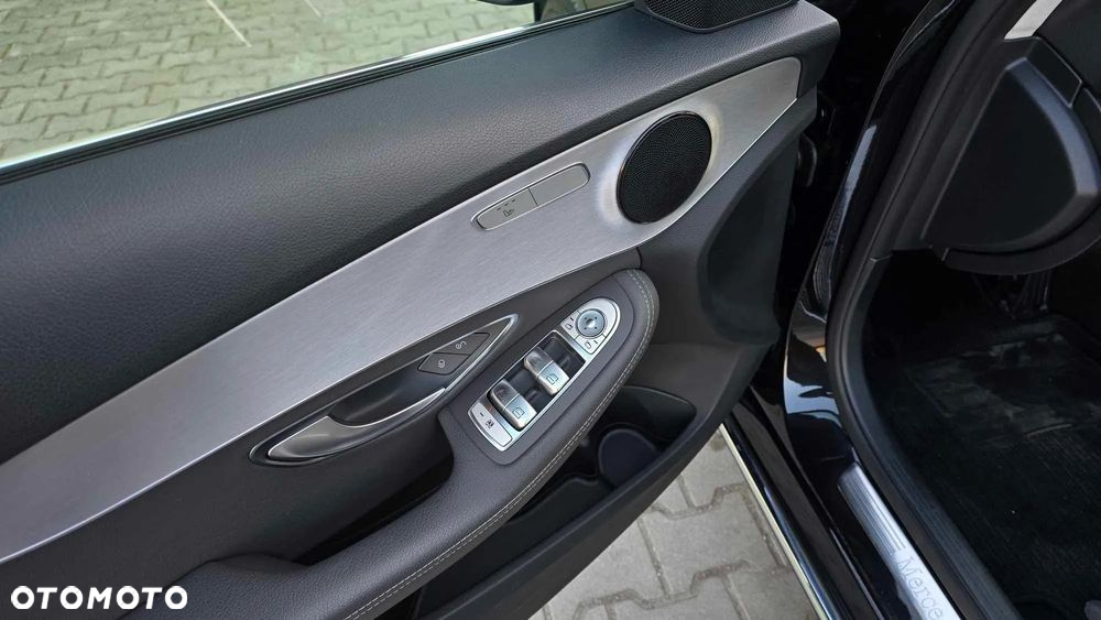 Mercedes-Benz Klasa C 220 d 4Matic T 9G-TRONIC Avantgarde - 23