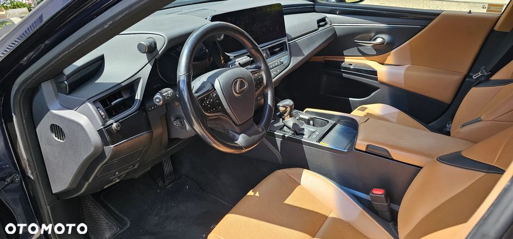 Lexus ES - 7
