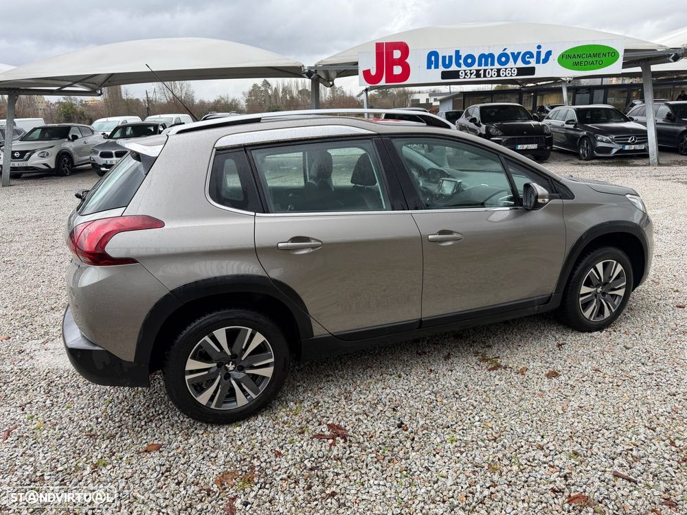 Peugeot 2008 1.2 PureTech Allure - 6