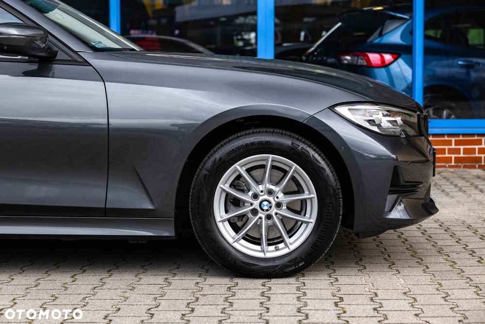 BMW Seria 3 320i - 14
