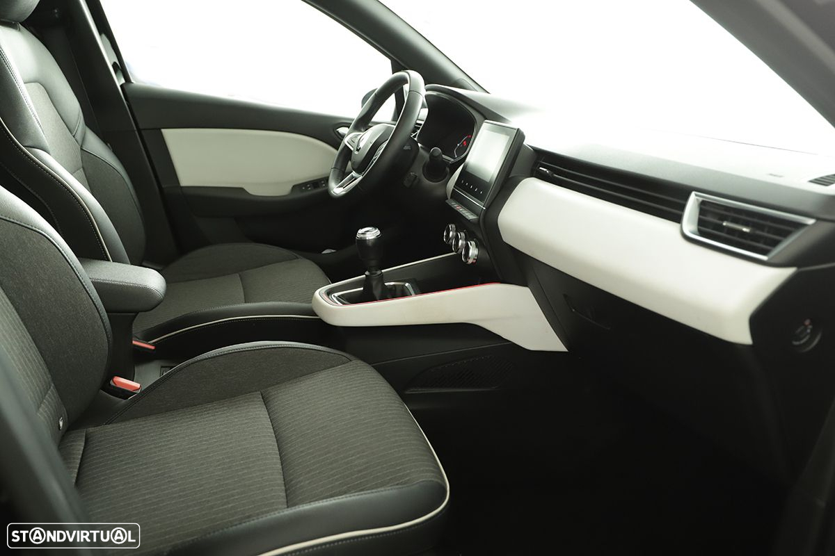 Renault Clio 1.0 TCe Techno Bi-Fuel - 23