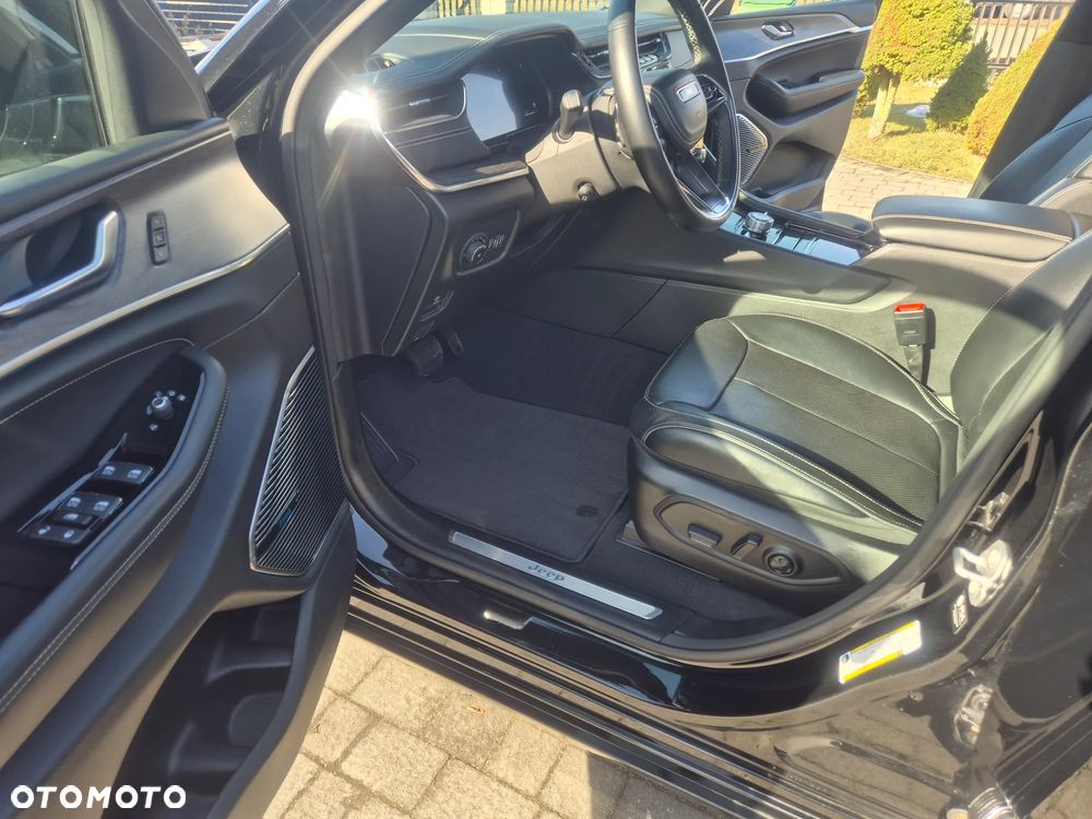 Jeep Grand Cherokee - 16