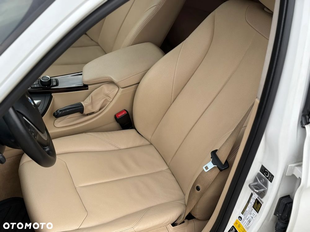 BMW Seria 3 328i xDrive Luxury Line - 10