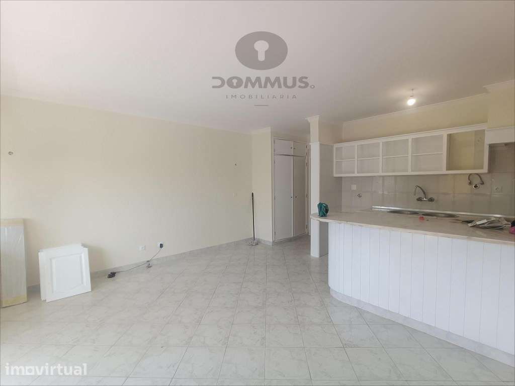 Apartamento T1 no Magoito com Vista Mar e Parqueamento - Grande imagem: 2/16