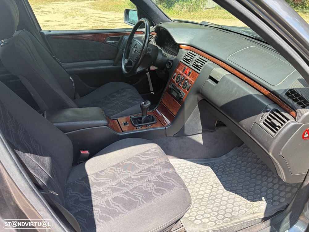 Mercedes-Benz E 220 D Elegance - 6