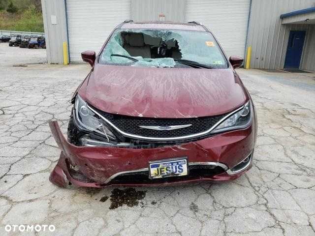 Chrysler Pacifica z 2017 roku. - 3