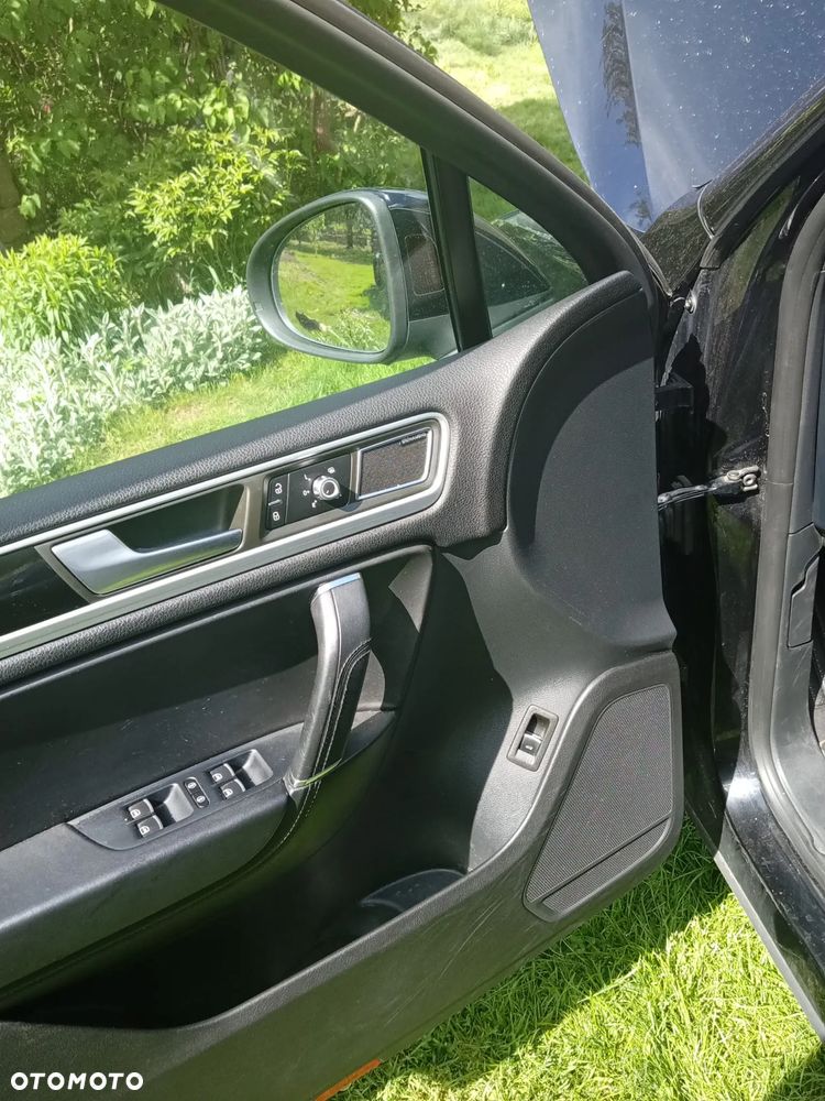 Volkswagen Touareg 3.0 V6 TDI BMT R-Style - 28