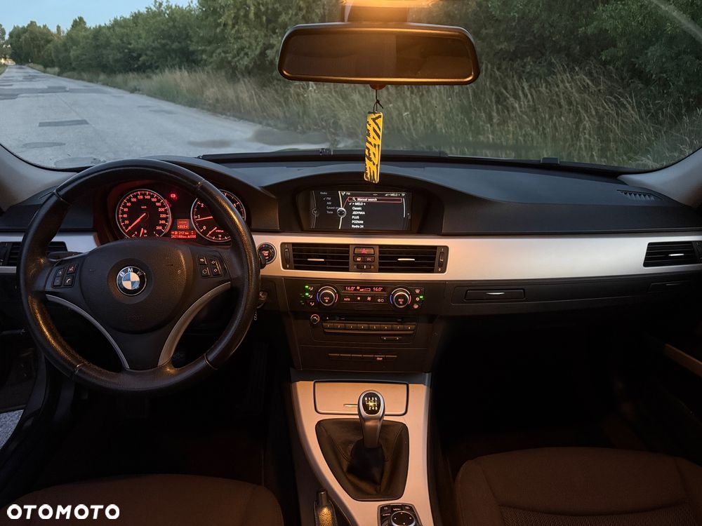 BMW Seria 3 316i - 35