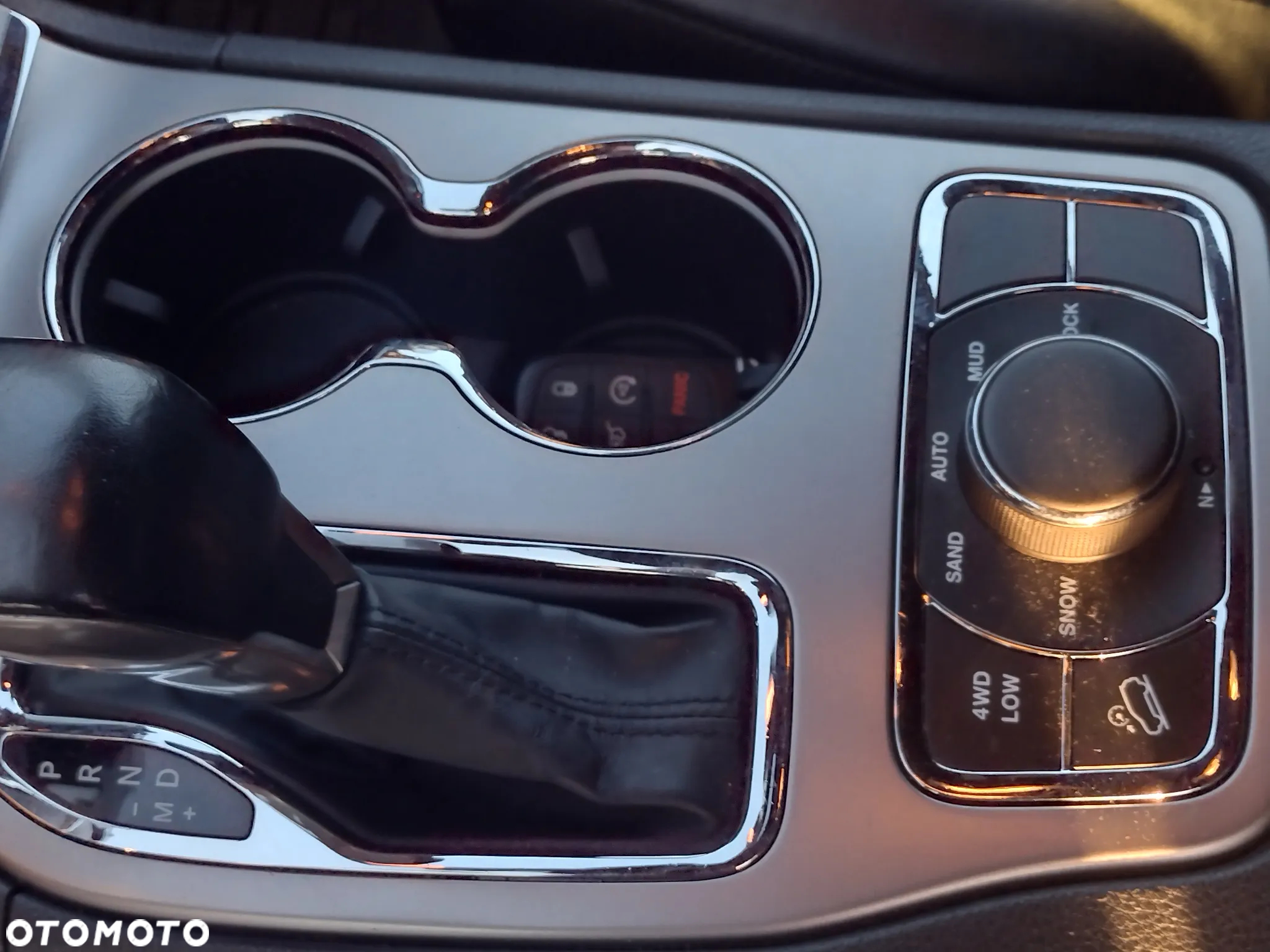 Jeep Grand Cherokee - 24