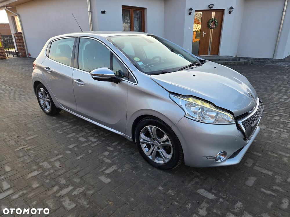 Peugeot 208 - 1