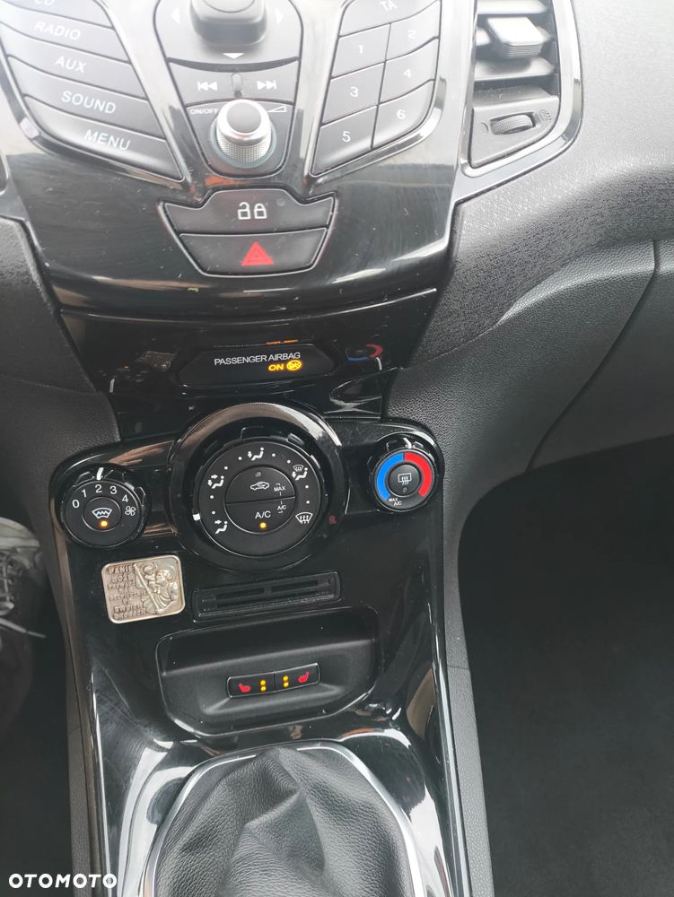 Ford Fiesta 1.25 Titanium X - 33