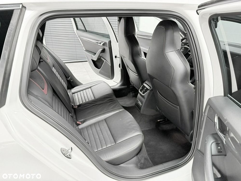 Skoda Octavia 2.0 TDI RS DSG - 35