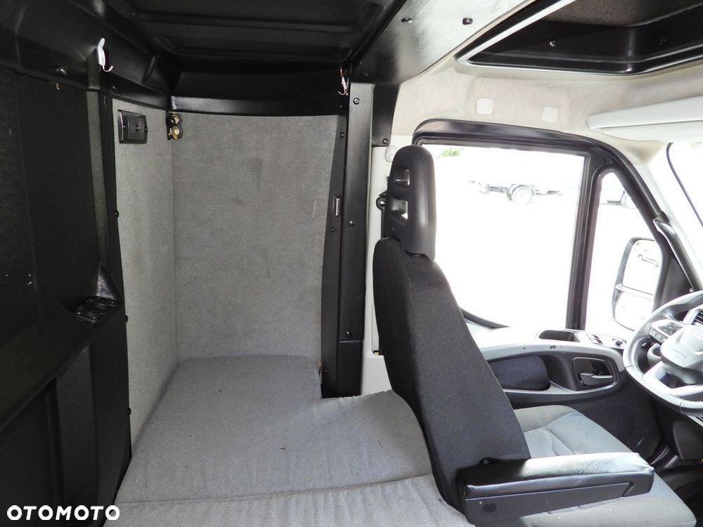 Iveco DAILY 35S18 KONTENER WINDA 8 PALET WEBASTO TEMPOMAT NAWIGACJA LEDY PNEUMATYKA KLIMATYZACJA  180KM - 39