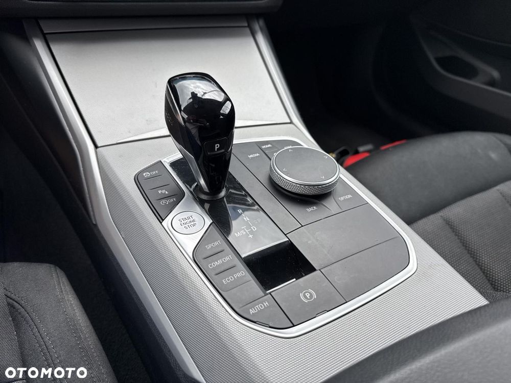 BMW Seria 3 318i Advantage - 12