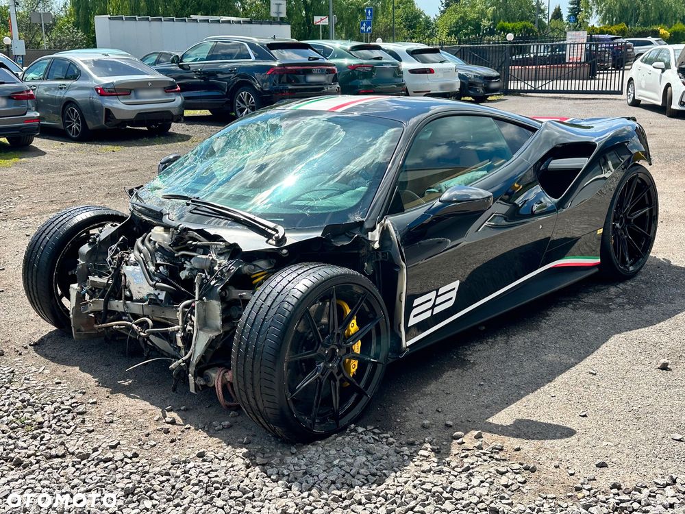 Ferrari 488 - 8