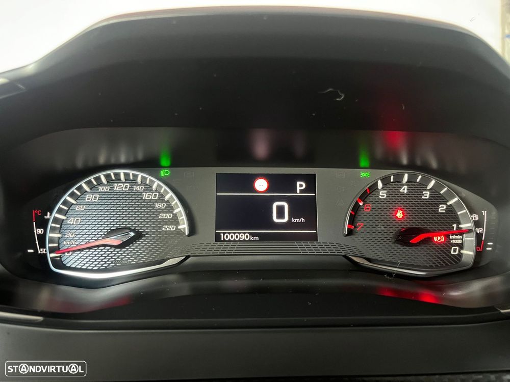 Peugeot 2008 1.5 BlueHDi Allure Pack EAT8 - 17