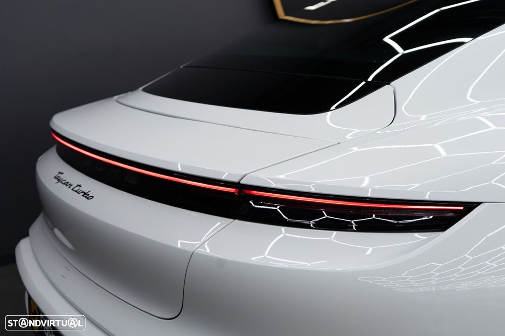 Porsche Taycan Turbo - 19