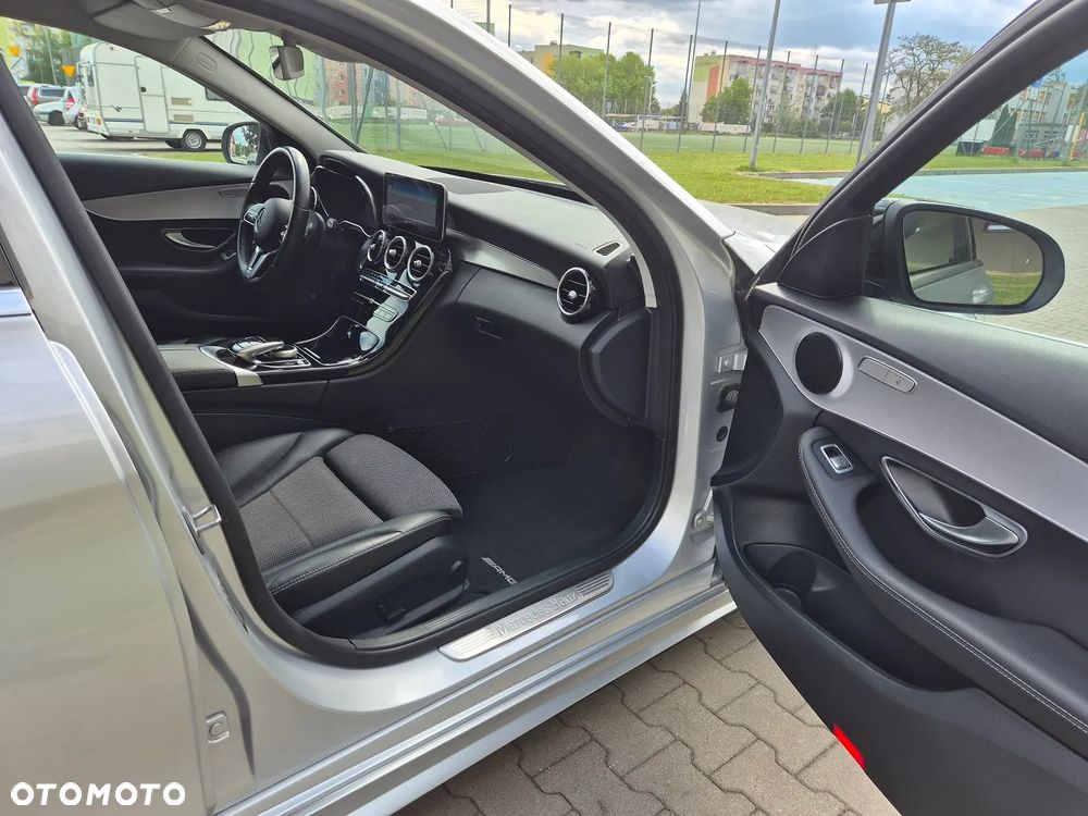 Mercedes-Benz Klasa C 220 d 4Matic 9G-TRONIC AMG Line - 14