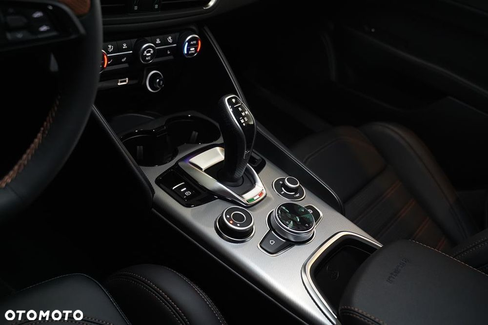 Alfa Romeo Giulia 2.0 Turbo Intensa Q4 - 25